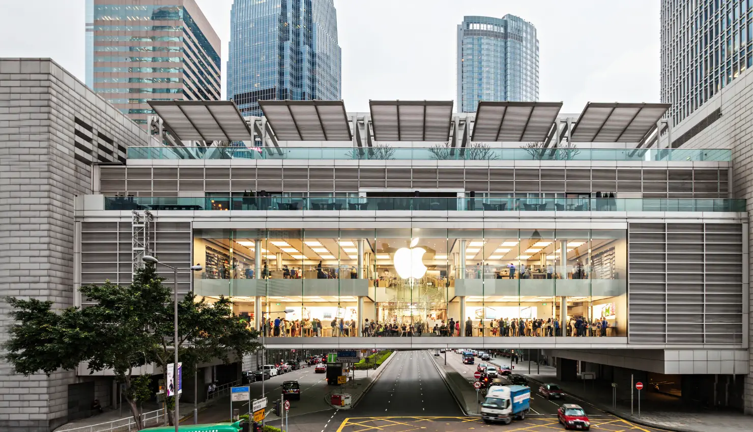 Apple Expands U.S. Investment to $600B, Launches American Manufacturing Program