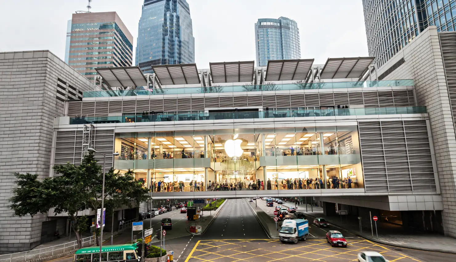 Apple’s Cook Pledges Deeper Investment, Cooperation in China