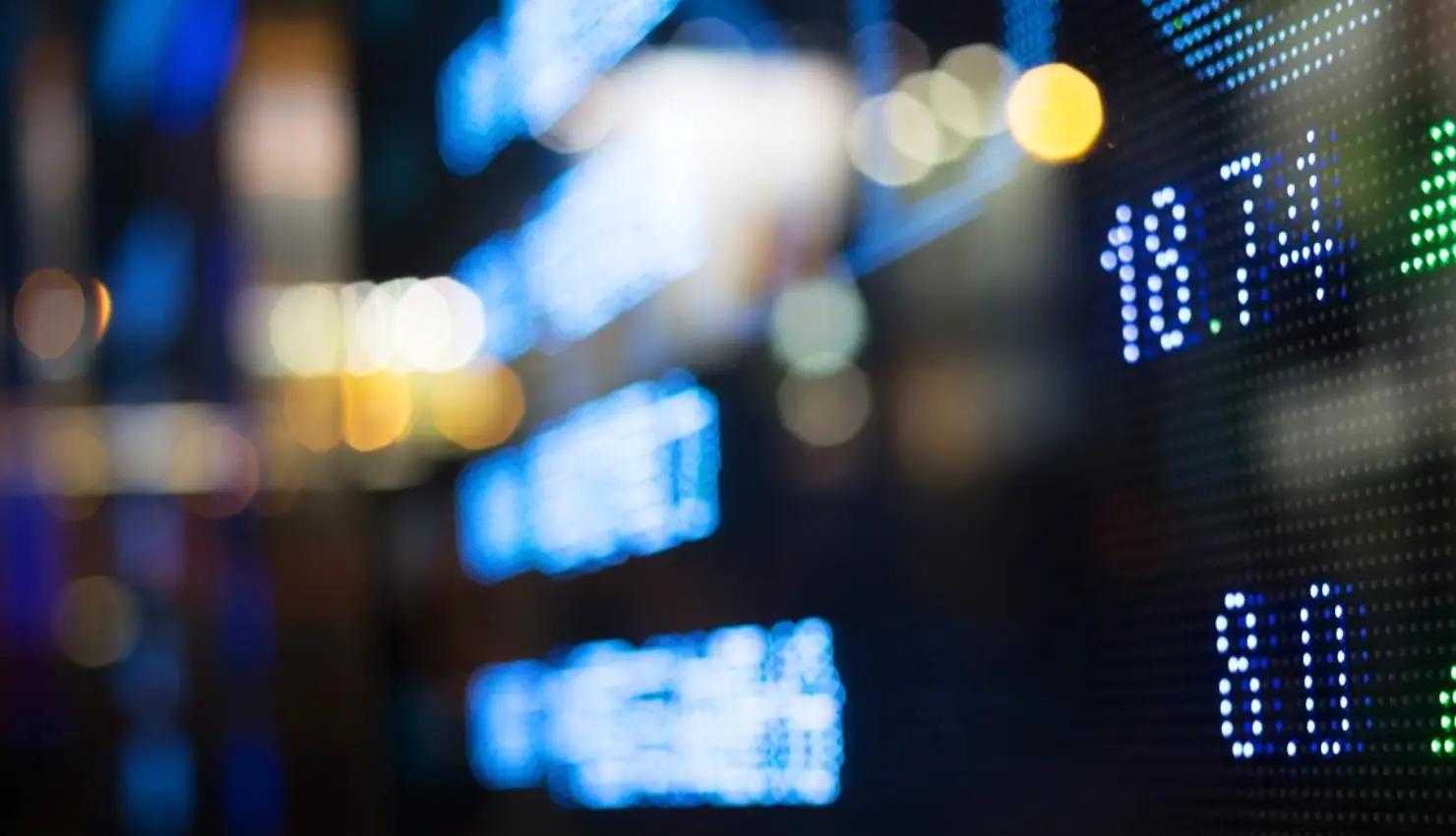 Dow Slides Over 450 Points as S&P 500 Retreats From Record