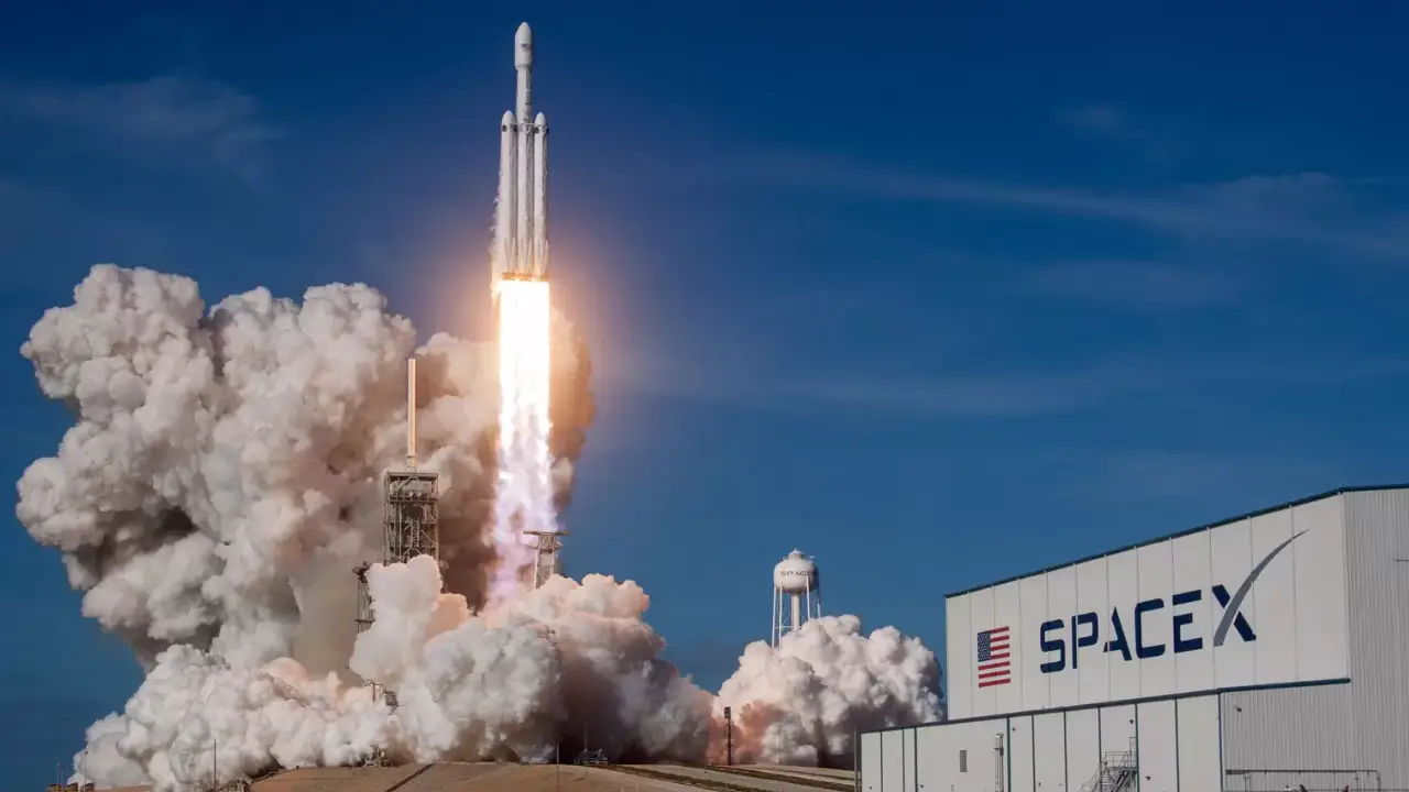 Tech Sell-Off Drags S&P 500 Lower; SpaceX Falls for Third Straight Session