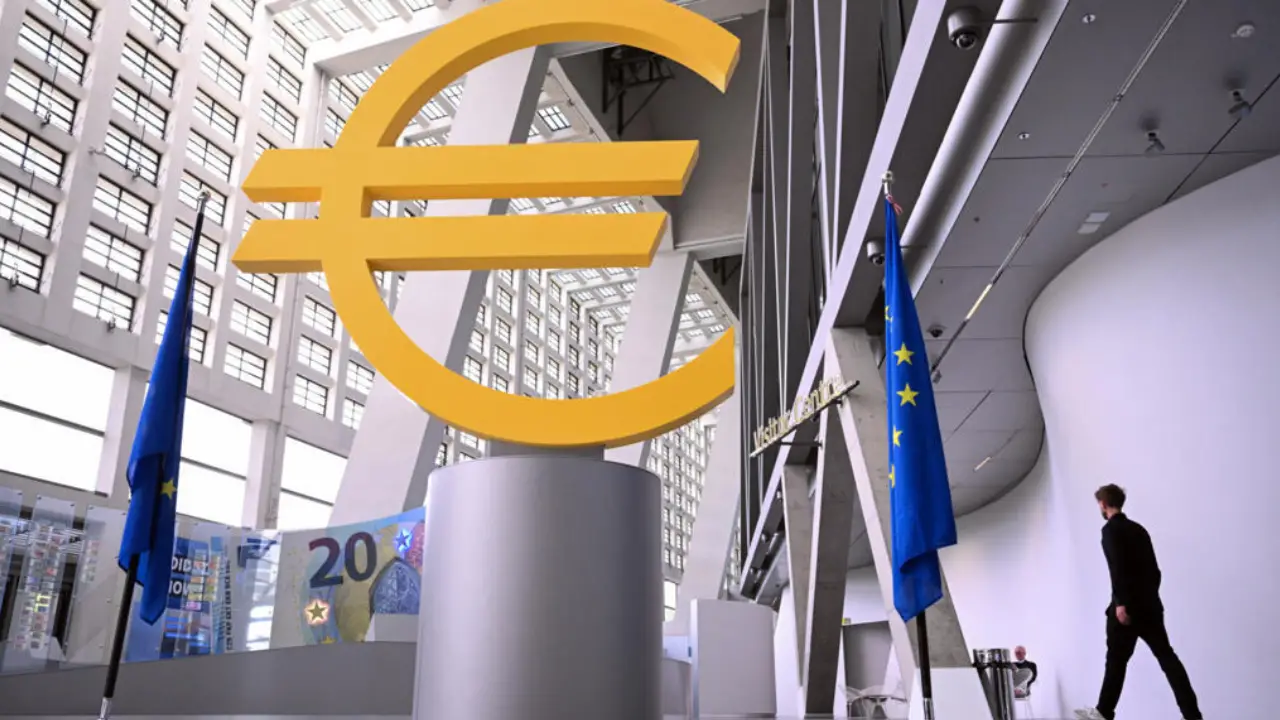 Global Economy Snapshot: US Hiring Slows, Eurozone Inflation Cools as Markets Eye Central Banks
