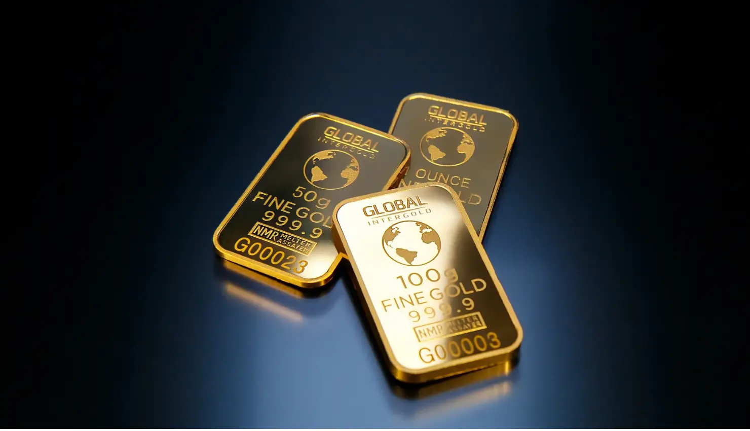 Gold Breaks Channel, Slips on Strong Dollar