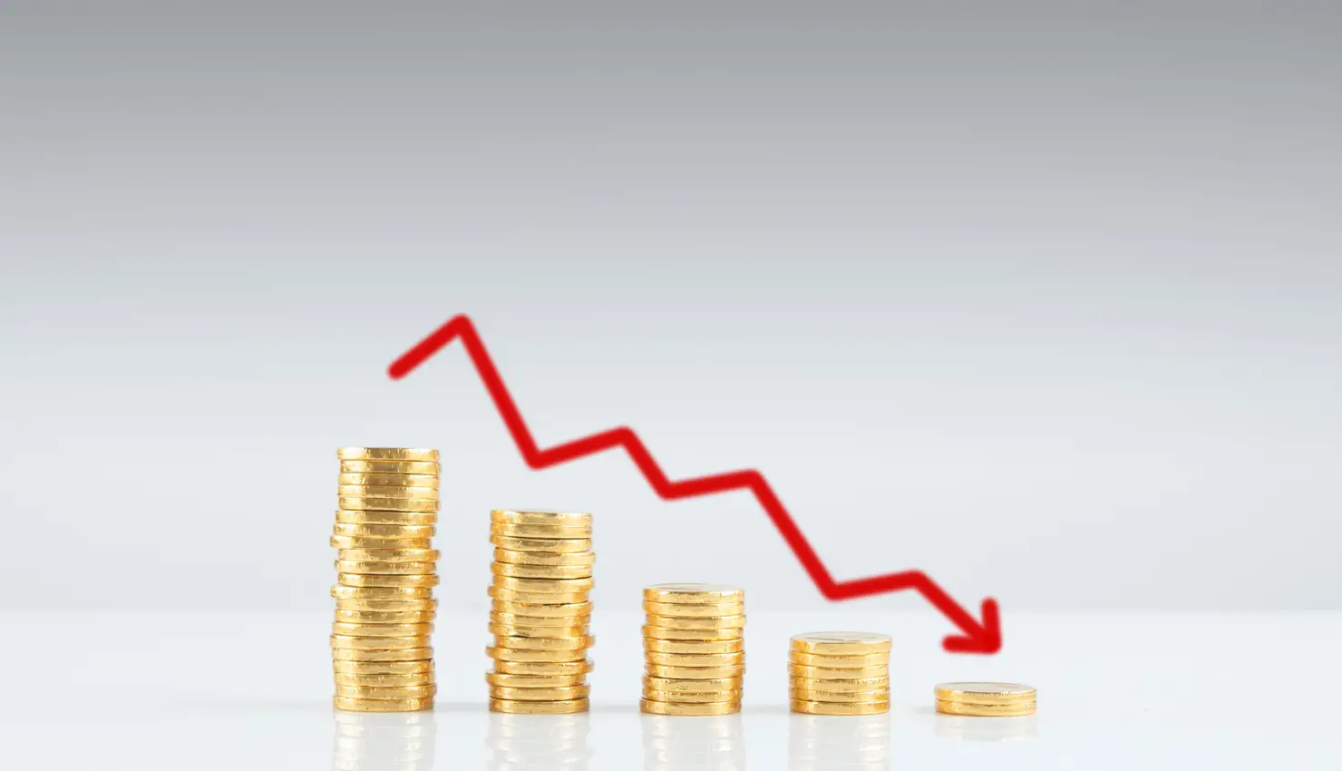 Gold Slips on Profit-Taking as Market Awaits Clear Fed Direction