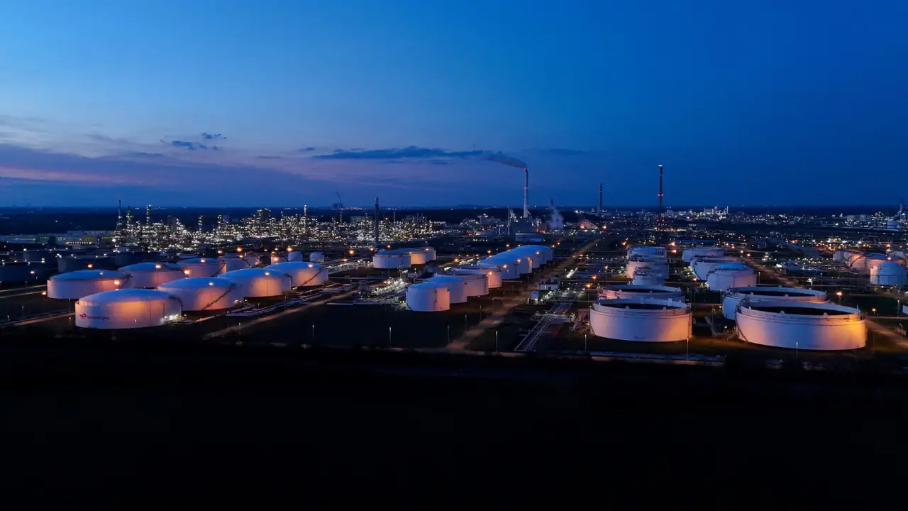 Iran Crisis Sparks Global Renewable Energy Rush as Asia and Europe Accelerate Energy Transition
