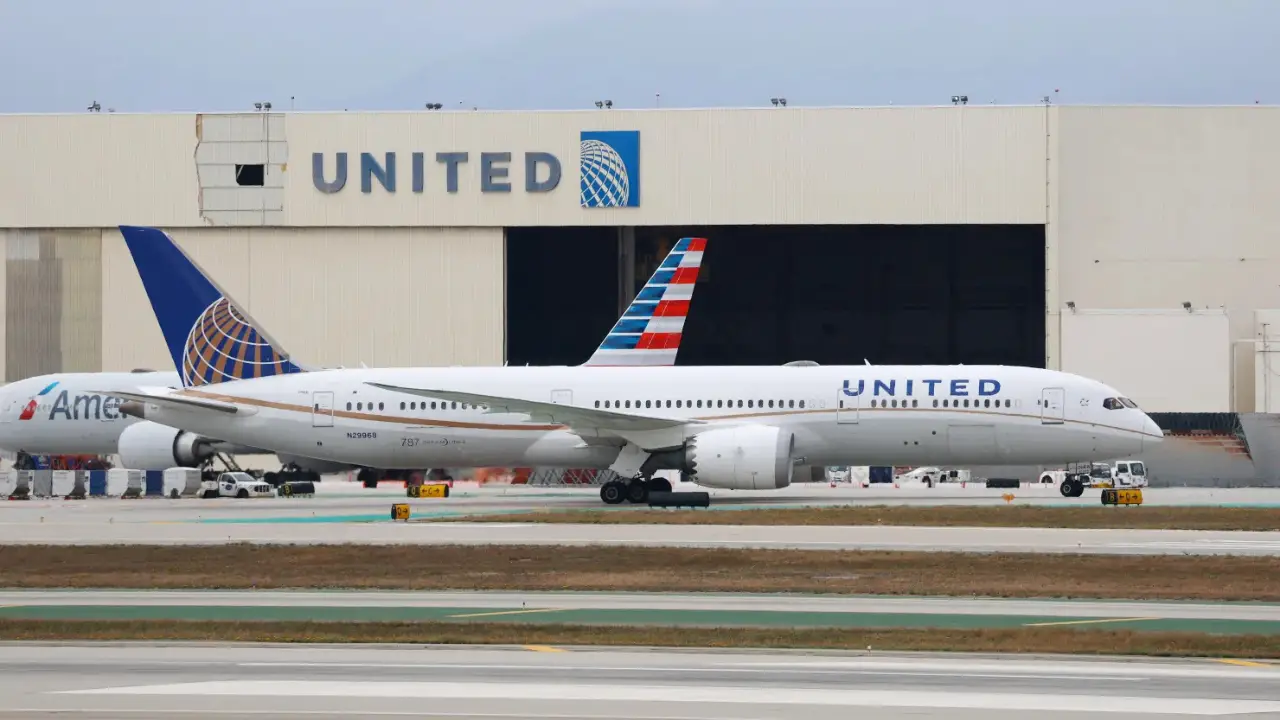 Market Insider Stocks making the biggest moves premarket: SpaceX, United Airlines, Roku & more