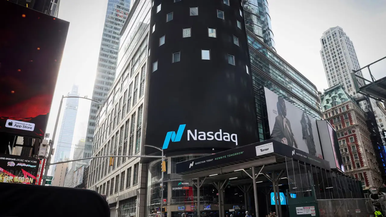Nasdaq Falls for Second Straight Session Amid Micron-Led Tech Selloff