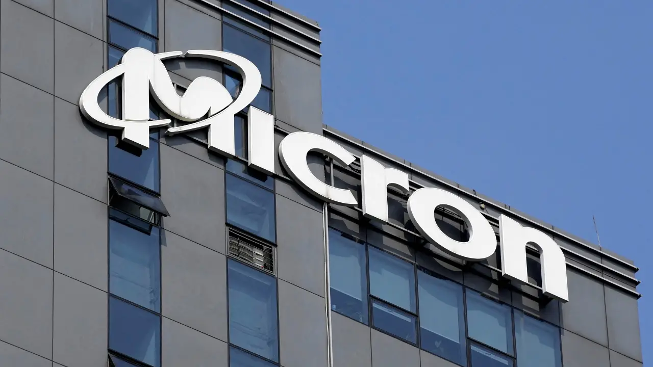 Nasdaq Slips as Semiconductor Rout Continues; Micron Extends Losses