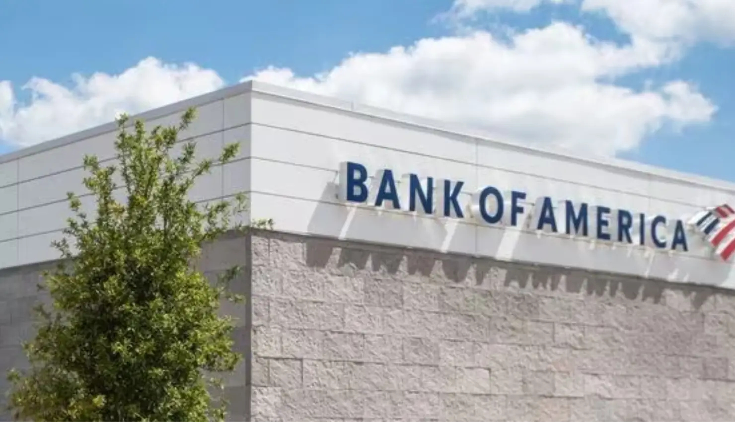 S&P 500 posts consecutive declines as tech stocks retreat; Bank of America drops following earnings.