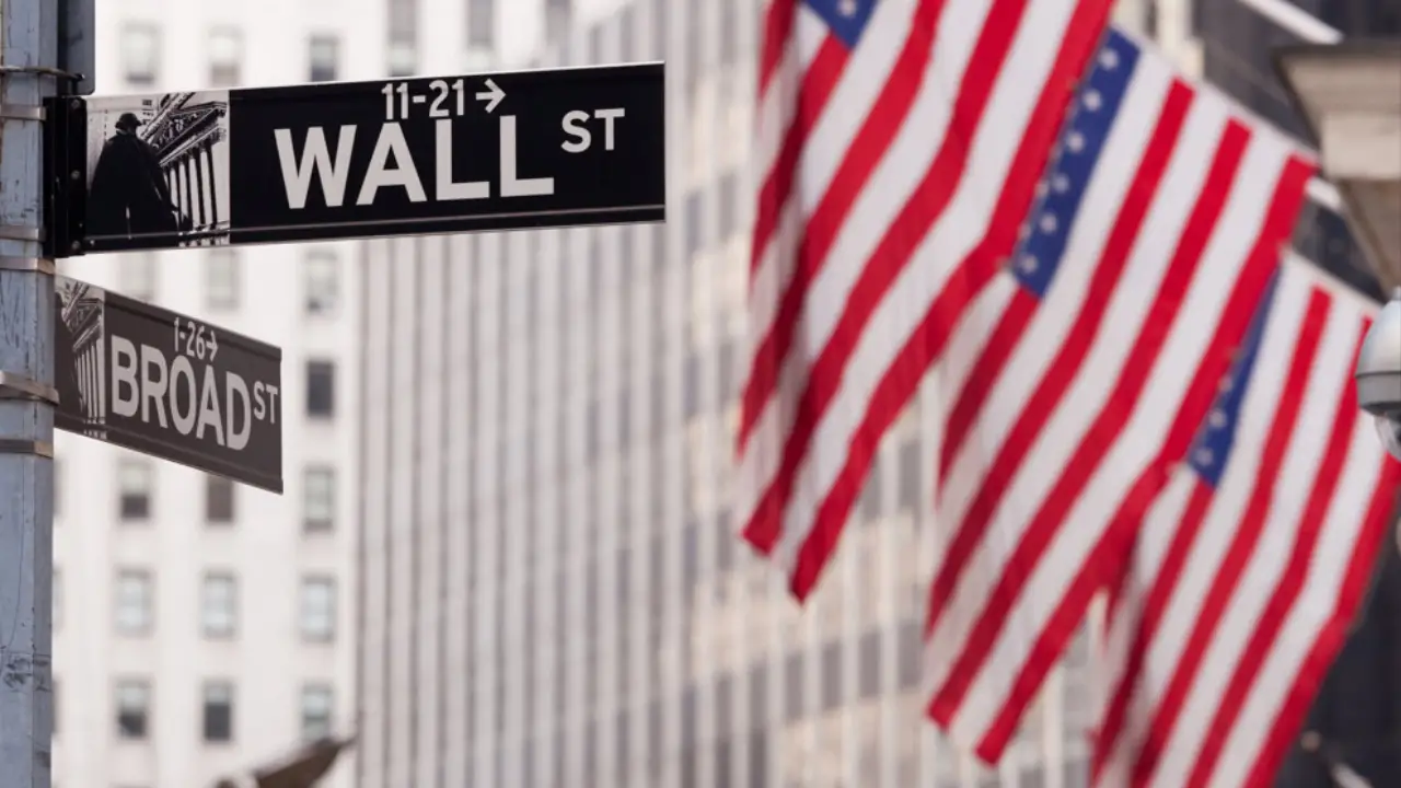S&P 500 Sets Record Close in Strongest Week Since April