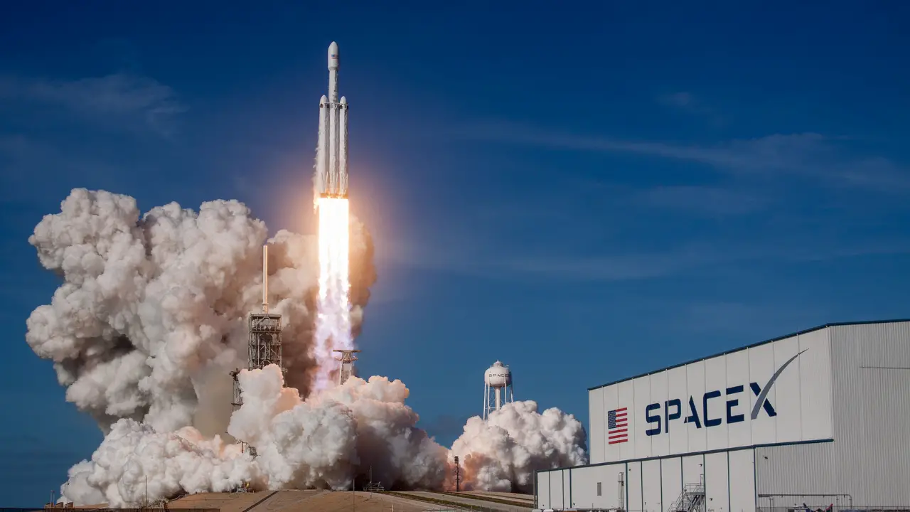 SpaceX IPO Ignites Retail Investor Frenzy as Musk Fans Rush to Buy Shares