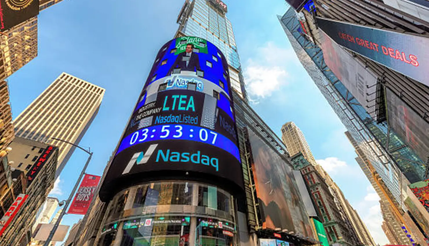 Stocks ended lower as concerns over lofty AI valuations weighed on sentiment, with the Nasdaq falling 2% following Palantir’s earnings report.