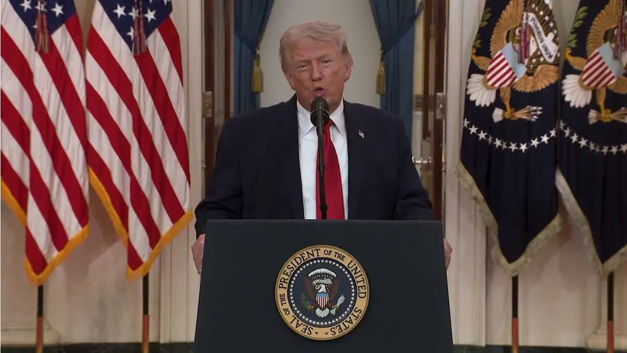 Trump Drops 20% Hormuz Cargo Fee After Gulf Pressure, Easing Global Shipping Concerns