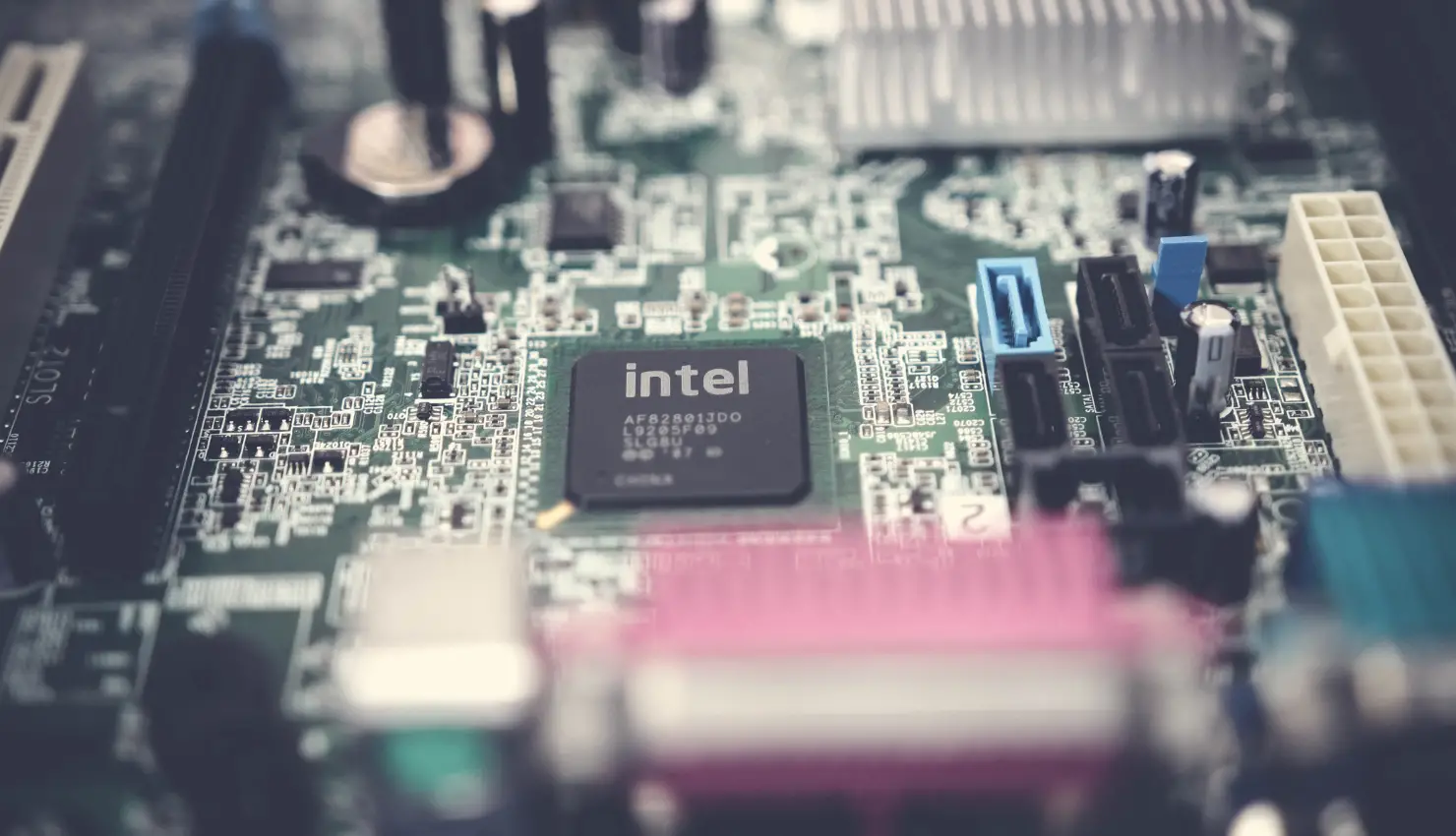 Trump Secures 10% U.S. Stake in Intel to Boost Chipmaking