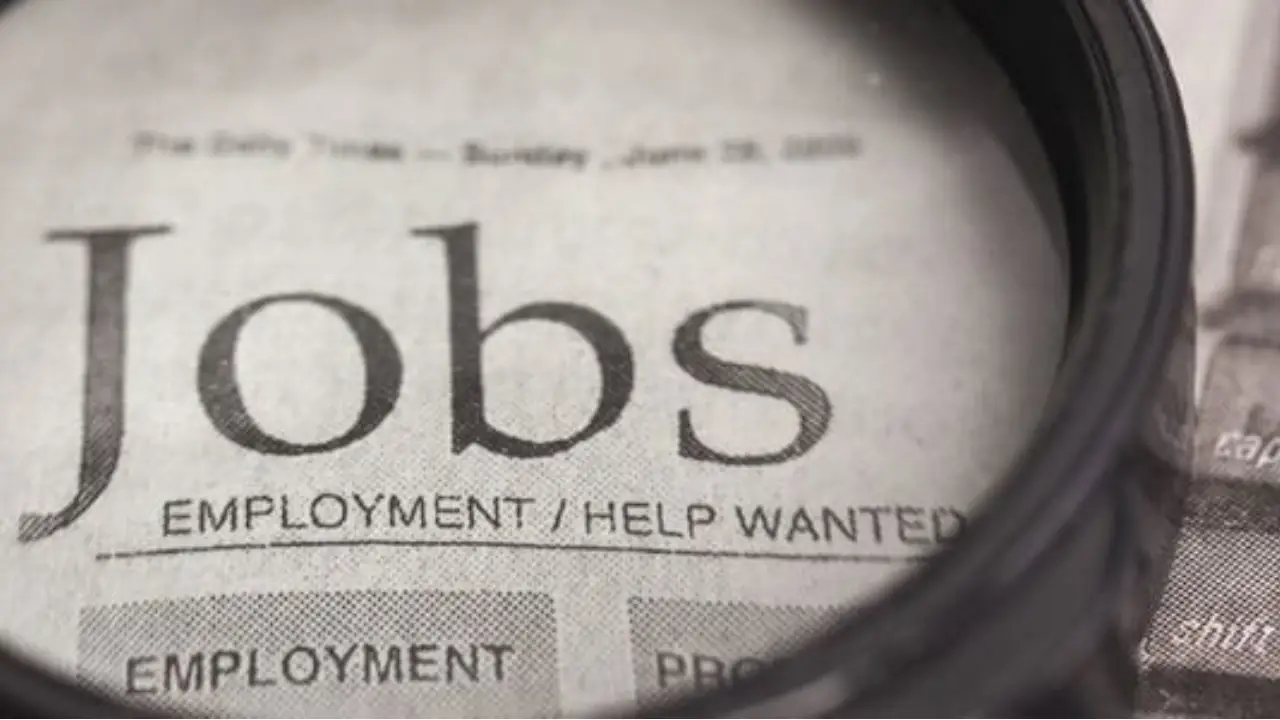 US Payrolls Miss Forecasts as Unemployment Falls; Gold Gains on Fed Rate Outlook